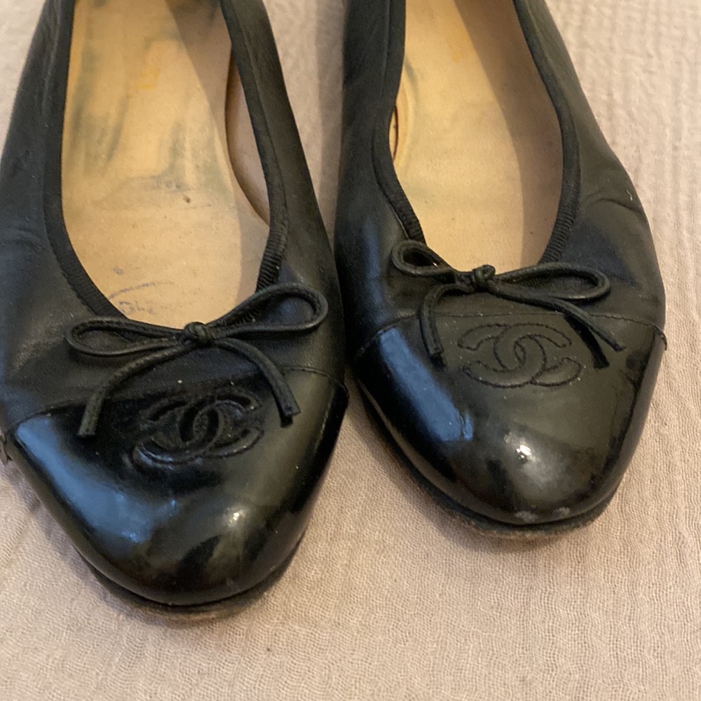 Chanel Black Leather Flats with Bow Detail. Size 41 1/2 - Picture 6 of 11